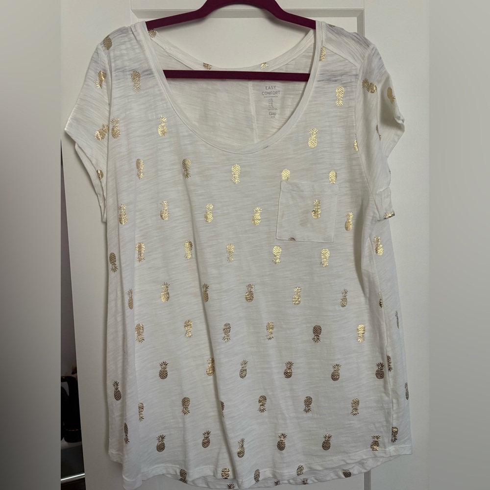 GAP White Tee with Gold Pineapple Design XL